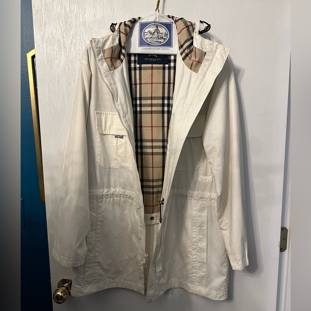 Burberry White Raincoat/Windbreaker with Hood - Size M - Picture 5 of 15